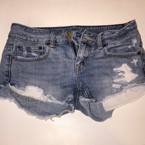 Low rise distress denim shorts! - Picture 2 of 5